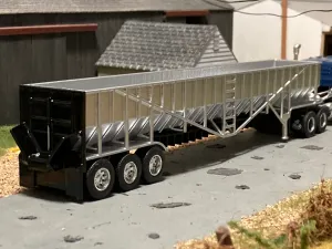 1/64 Live Bottom Belt Trailer Tri Axle Black Door