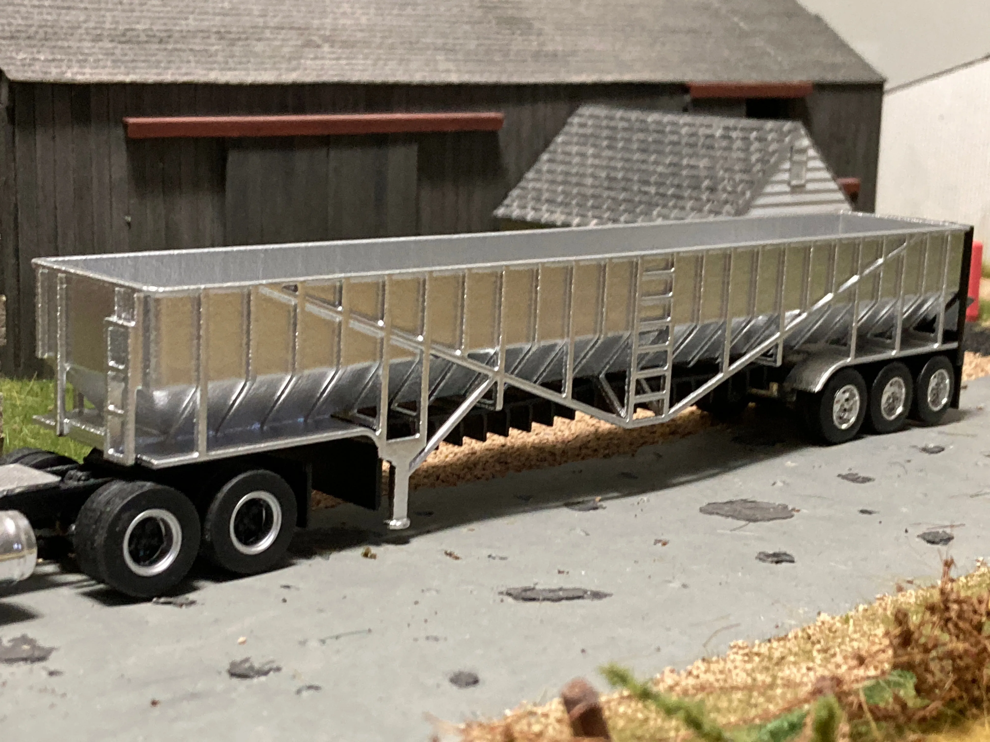 1/64 Live Bottom Belt Trailer Tri Axle Black Door