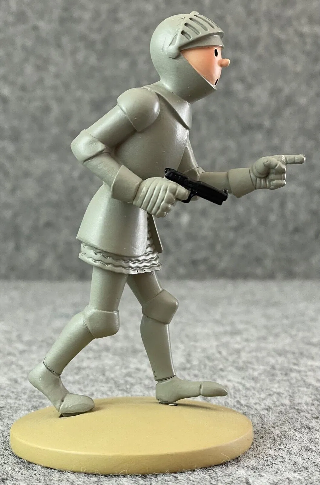 Tintin Figurines Officielle #49 Tintin in Armour: America Herge Resin model Figu