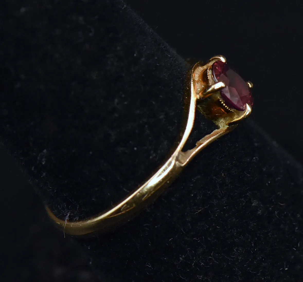 Vintage 14K Gold Ruby Ring - Size 7.25